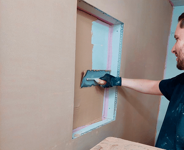 person skimming a niche