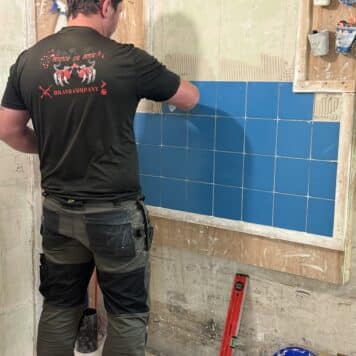 Person from Liverpool on a Tiling Course in Stoke